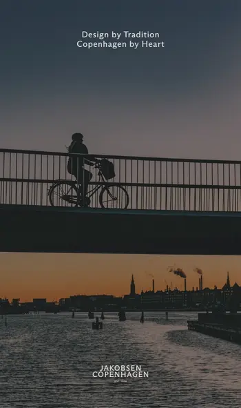 Sofa Scandi leicht, Bild Fahrrad auf Brücke